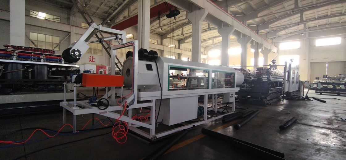 高度なPLC制御システムと50mm～200mmのパイプ径範囲に対応する28/36対の金型を備えた自動二重壁コルゲートパイプ押出ライン