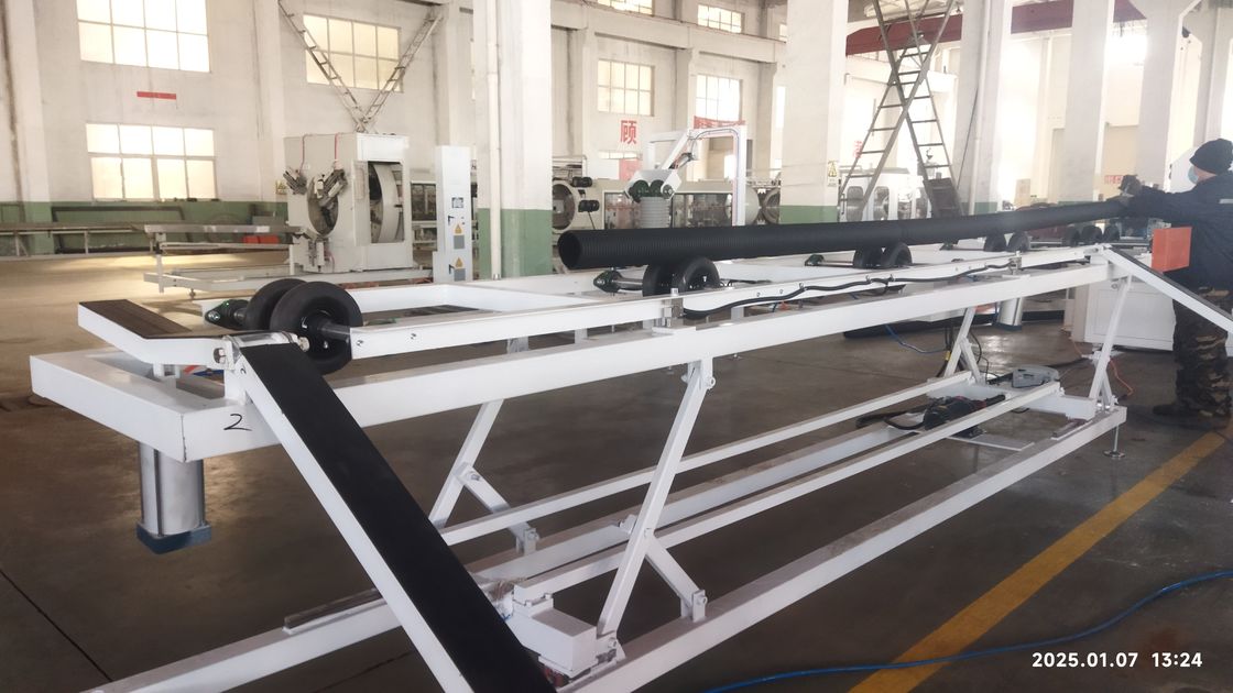 コンピュータ化ダブルウォール波紋パイプエクストルーゼーションライン シメンスPLCと耐久パイプの容量250-1000kg/h