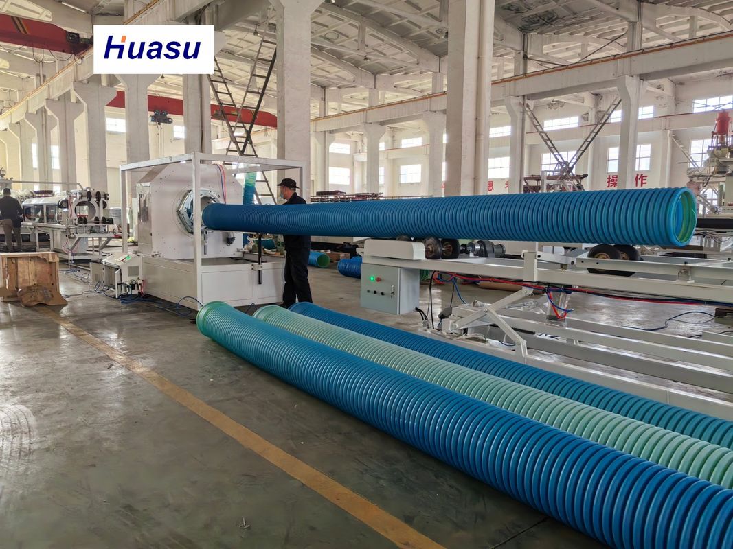 自動PVC波紋管の生産ライン 32-1600mmパイプ直径 60-2000kg/h 容量とシメンスPLCシステム