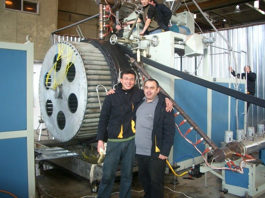 巨大な直径の空洞性のHDPEの管の放出ライン壁の螺線形の管の生産ライン