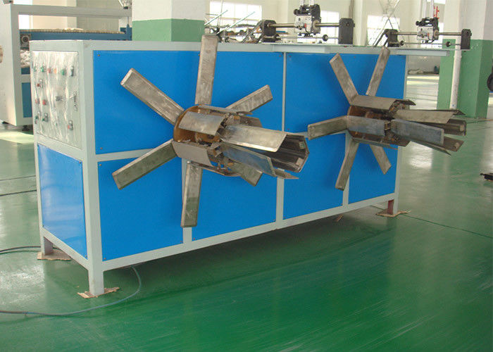 25mmの直径ポリ塩化ビニールPPの単一の壁の波形の管の放出ライン生産ライン