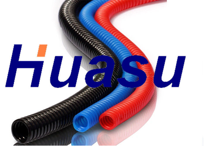 PEの単一の壁は管の放出ラインを渡すワイヤーおよびケーブルのための管の機械類を波形を付けた