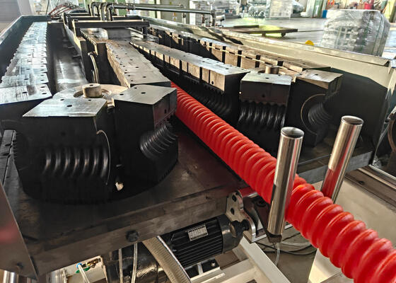Water Cooling Single Wall Corrugated Pipe Extrusion Line with Ld Ratio 33/38/40 and Automatic Feeding for Plastic Pipe Production